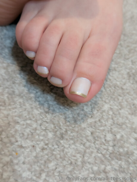 Ali Toes Soles model sex photo