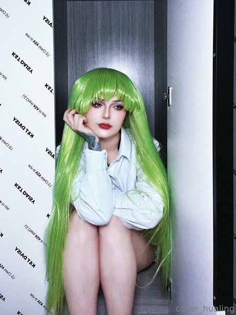 Cos Hualing naked star gallery