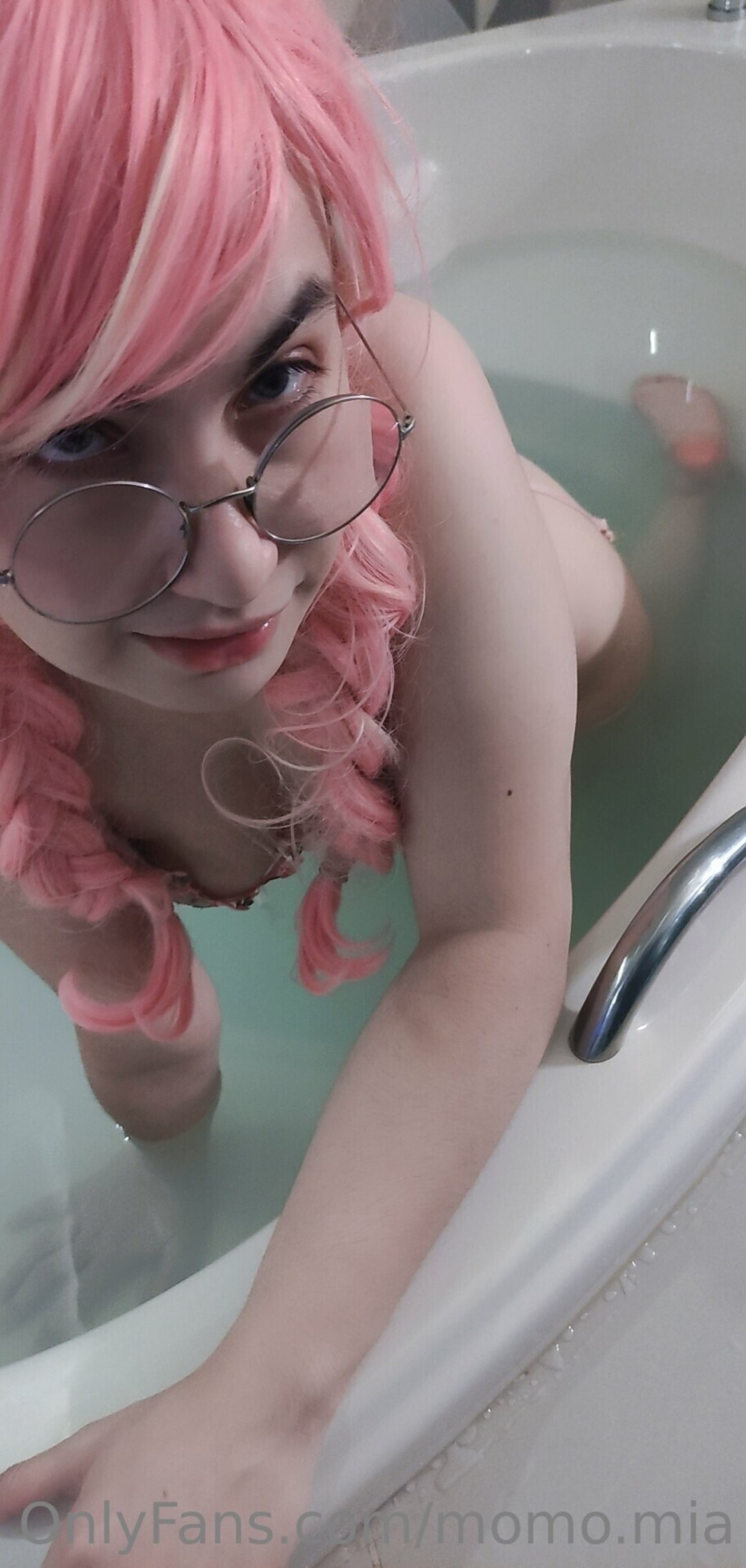 Momo Moonmoon adult model images