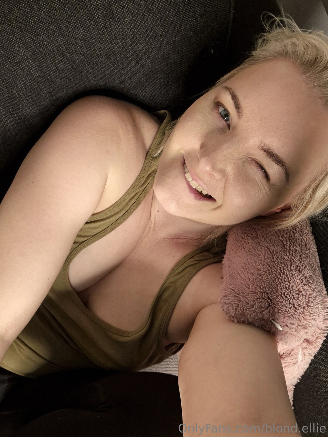 Blond Ellie model best photos
