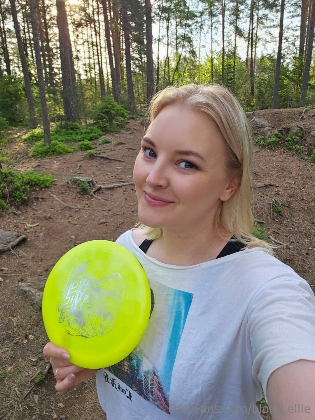 Blond Ellie free star photos