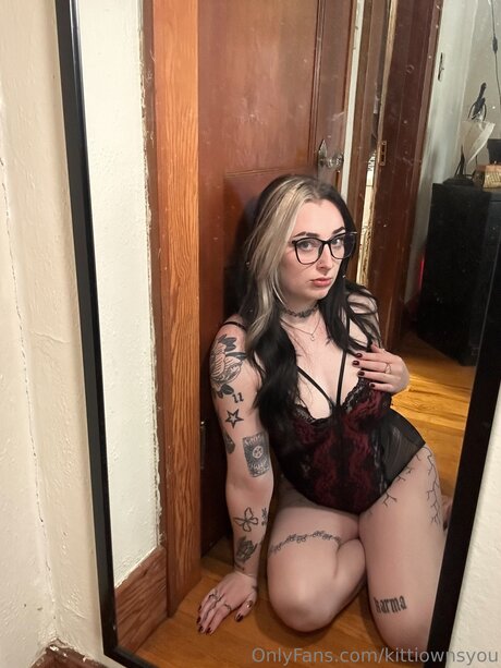 Kittiownsyou nudes model images