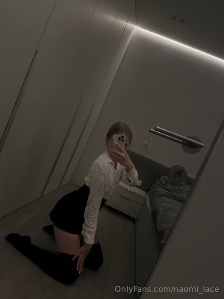 Naomi Lorenss art model pictures