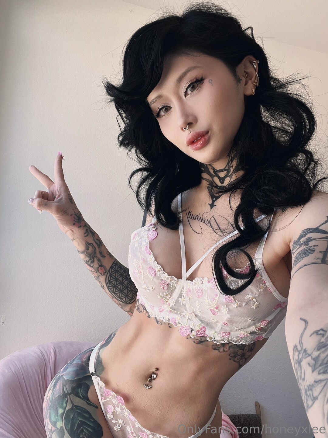 Fantomhoneyxlee xxx pornstar pics