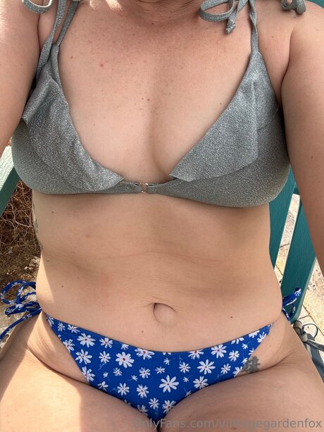 Vintagegardenfox adult model pics