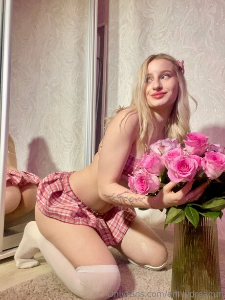 Emilydreamm erotic model galleries