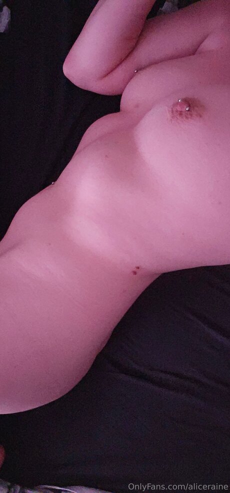 Aliceraine model sexy pics