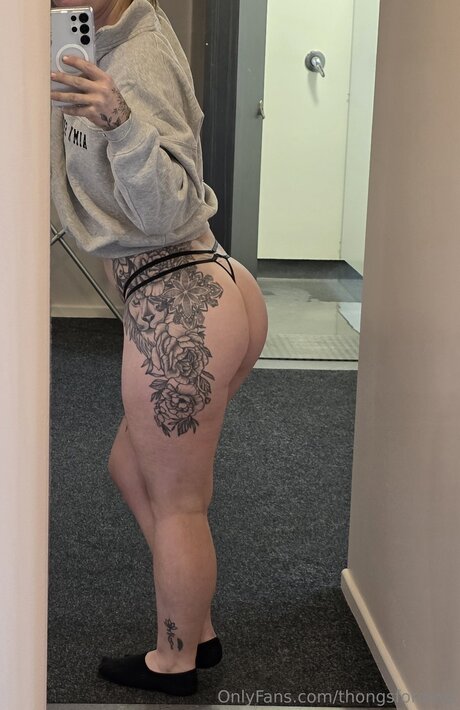 Thongsfordays model erotic pics