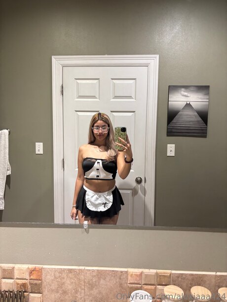 Alinajade424 naked actress image