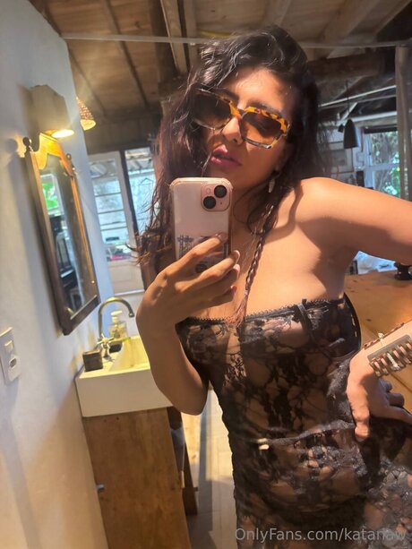 Katanaw model hot galleries