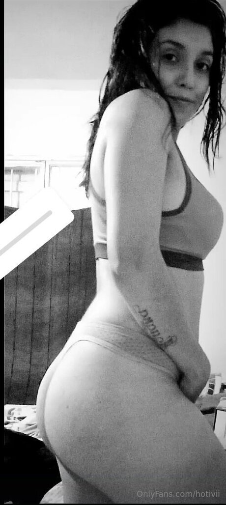 Hotivii model hot photos