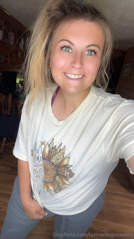 Farmwifegonewild profile image