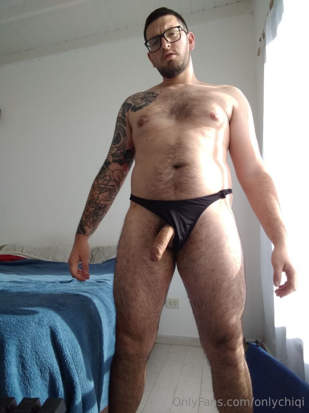Onlychiqi naked model picture