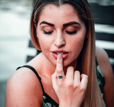 Nicole Andrievich nude actress archive