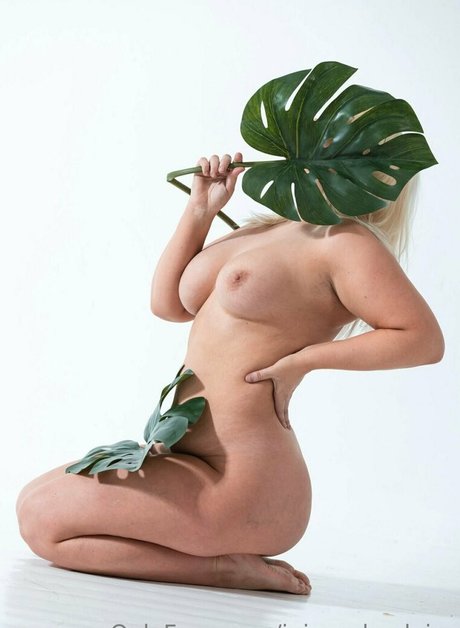 juicysykepleier high quality model picture