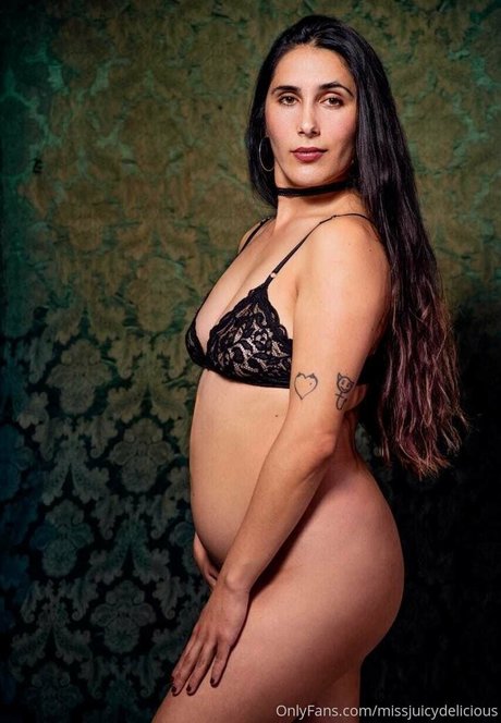 ladyjuicybrunette hot star pic