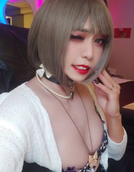 lan26056 pornographic star pic