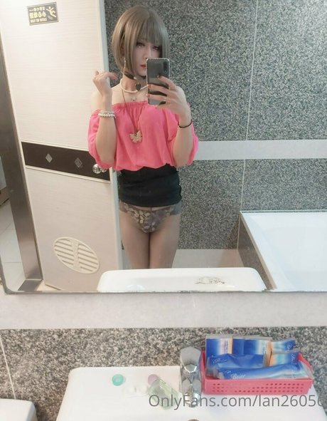 lan26056 naked star pictures