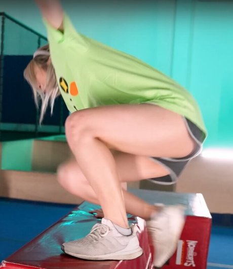 Yvonnie model exclusive pic