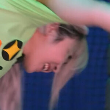 Yvonnie top profile image