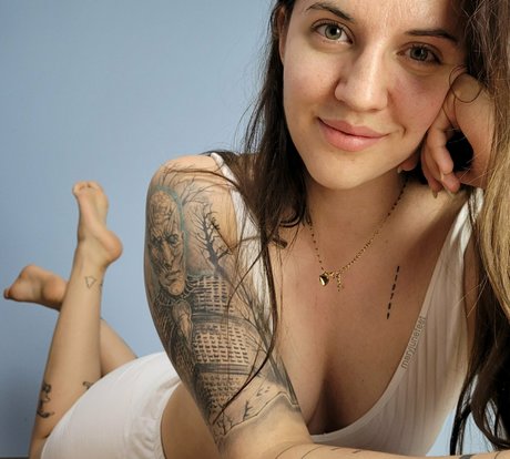 masmrfree model erotic pic