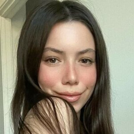 Midajah Rae model nude pics