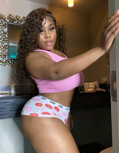 msyummys model naked pictures