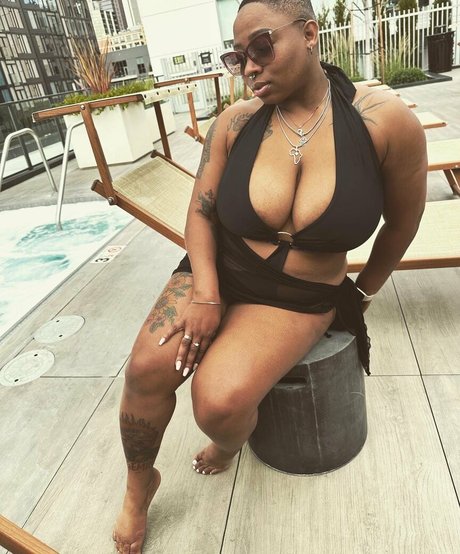 LyssaLaird model naked photo