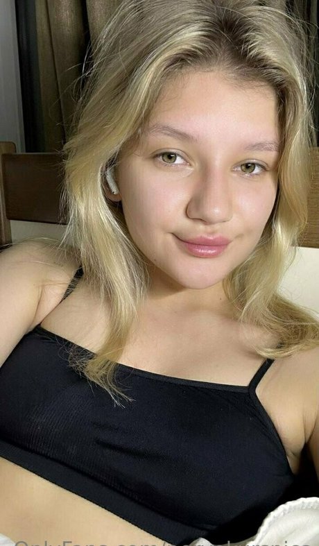 pervokursnica model naked photo