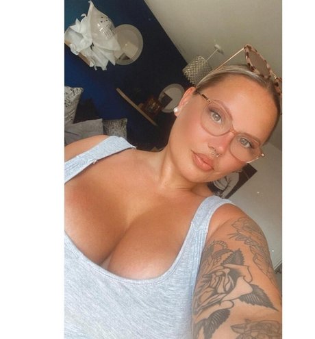 Roxanne Collacott star nudes img