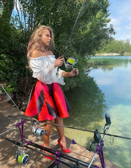 Elizabeth Shostak pornographic model galleries