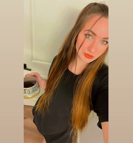 Ella Estrid sexy star picture