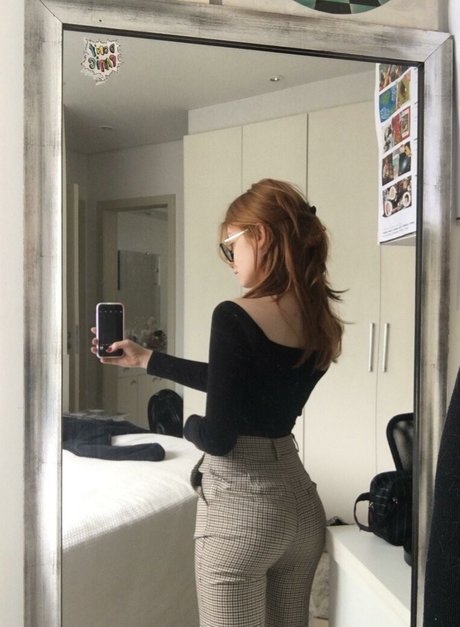 gbrllareis art actress galleries