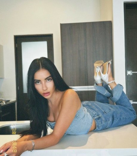 Osiris Mendez pornstar top pic