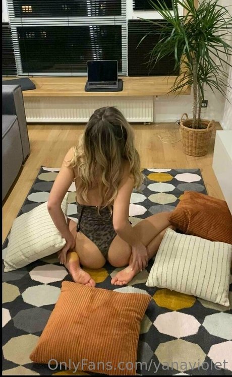 yanaviolet hot model images