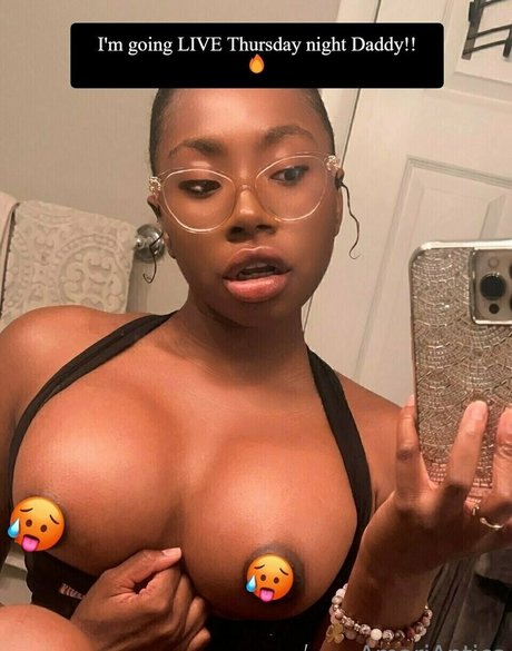 amariantics sex model image