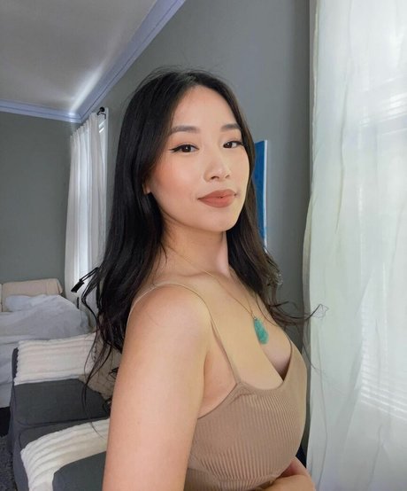 Ara Chun model sexy images