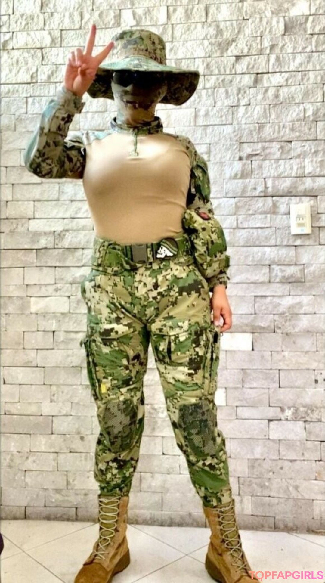 zam pe model pretty images