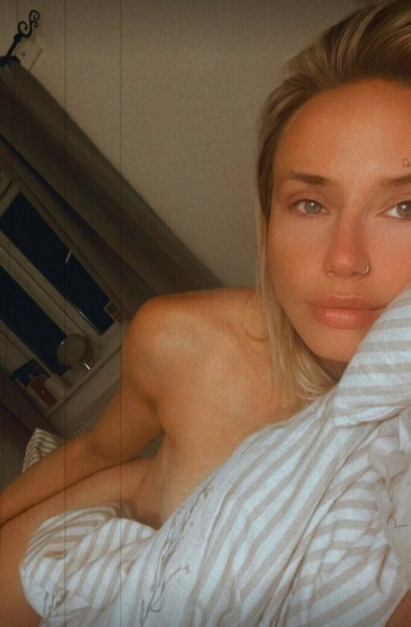 Cerimarie1990 model hot photos