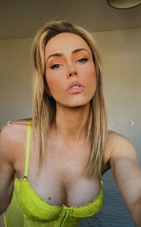 Cerimarie1990 adult model image