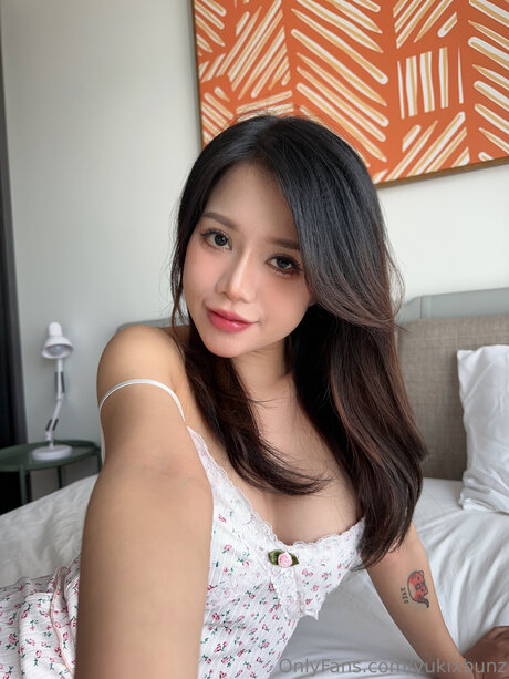 Yukixbunz pornstar naked photo