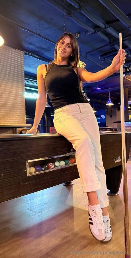 Miaqueen3 pornstar adult photo