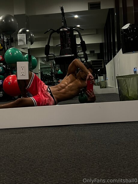 Itsball0 exclusive model img