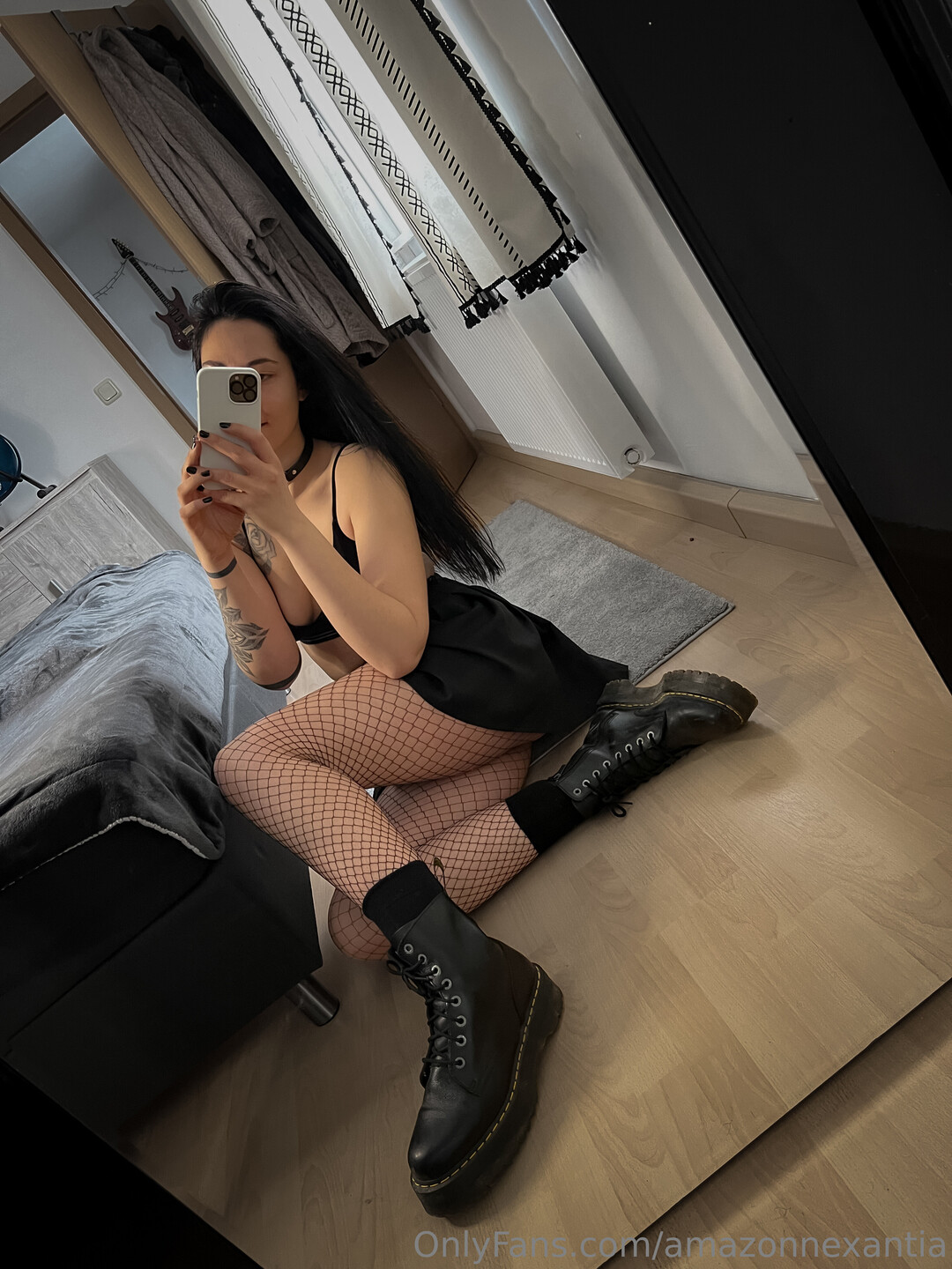 Nexinyx model hot photo
