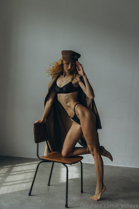 R Yzhaya model pretty img