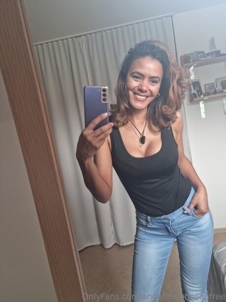 Angelinajohnsonfree model nice image