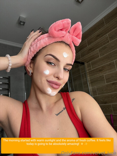 Velvet Luna pornstar sexy image