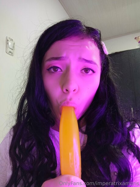 Mommy Nextdoor hot actress pictures