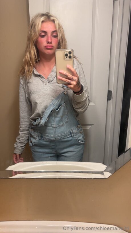 Chloemarie34 naked model images