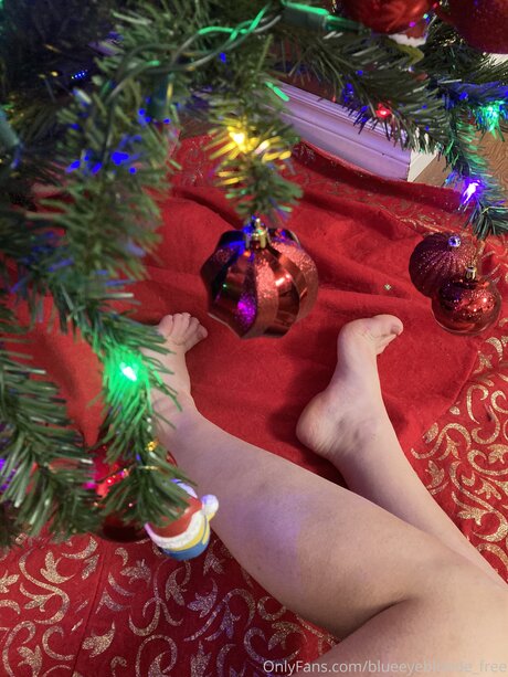 Blueeyeblonde Free art model picture